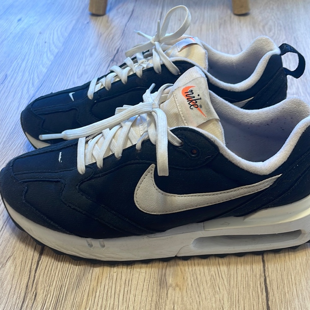 NIKE AIR MAX DAWN